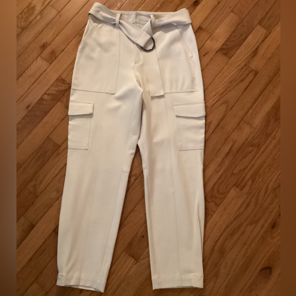 NEW BANANA REPUBLIC HIGH WAISTED TAPERED CARGO - PLEATED CUFF - LUXURIOUS FABRIC - Picture 3 of 16